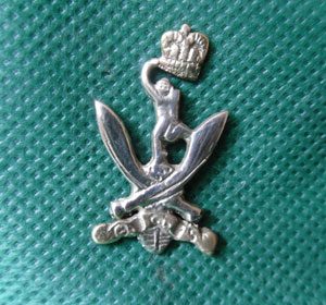 The Queens Gurkha Signals Cap Badge-0